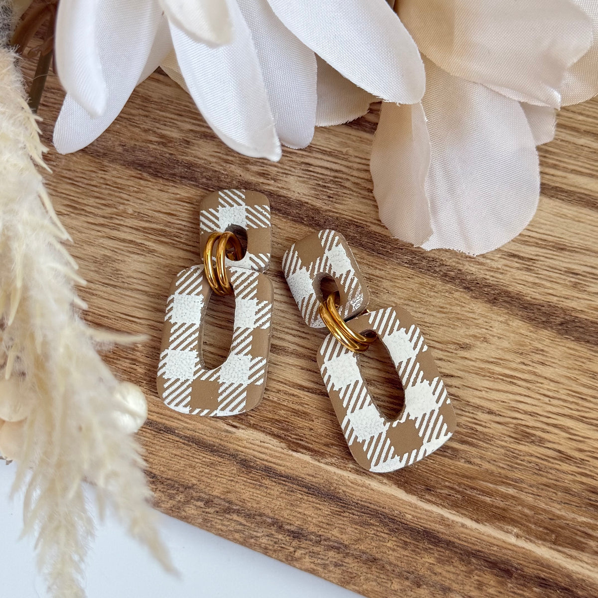 Margo | Cozy Plaid